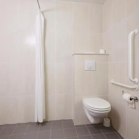 Lyon Grand Stade Hotel 2*