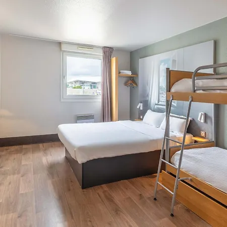 Lyon Grand Stade 酒店