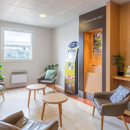 Lyon Grand Stade Hotel 2*