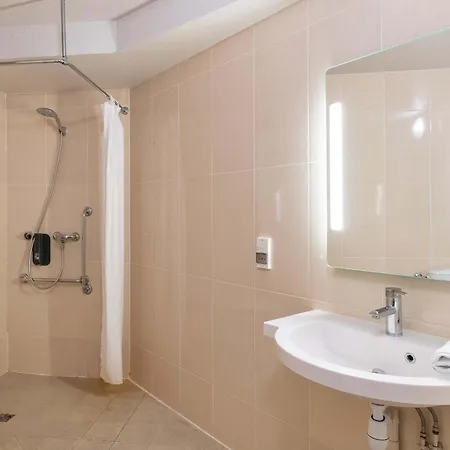 Hotel Lyon Grand Stade 2*
