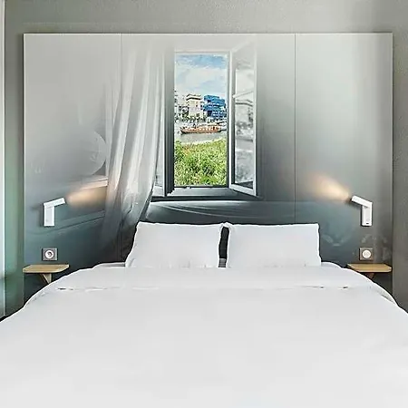 Lyon Grand Stade Hotel 2*