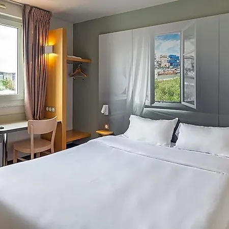 Hotel Lyon Grand Stade 2*