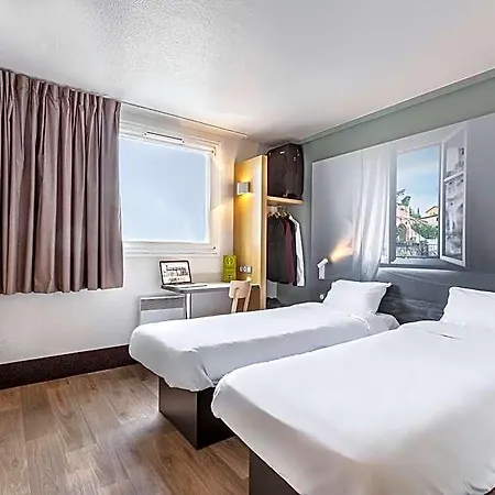 Lyon Grand Stade Hotel 2*