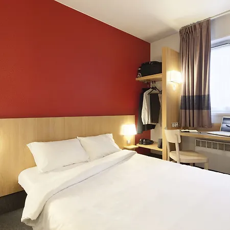 Lyon Grand Stade Otel