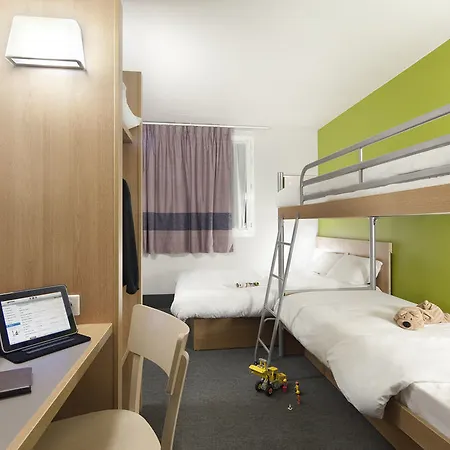 Lyon Grand Stade Otel 2*