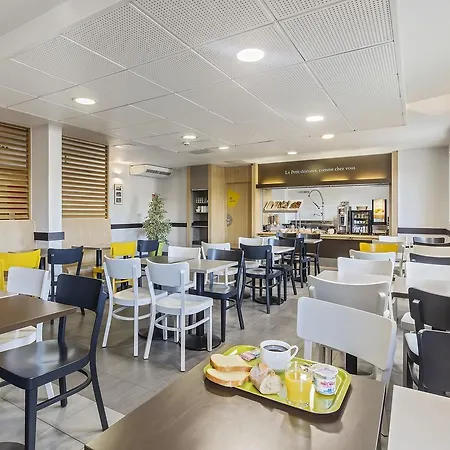 فندق Lyon Grand Stade ميزيو