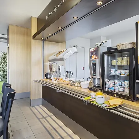 Hotel Lyon Grand Stade 2*